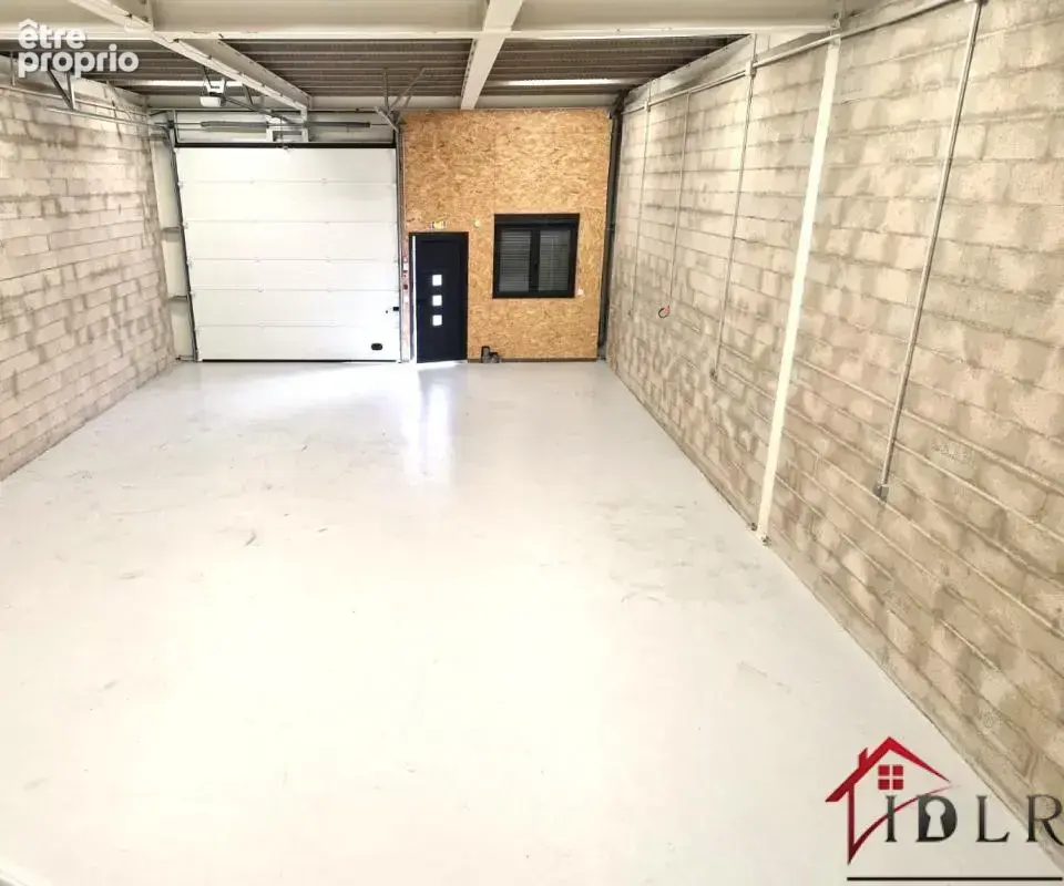 Coubert - batiment commercial + appartement - photo 9