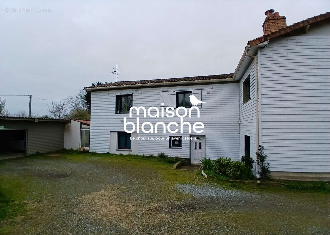 Maison à SECONDIGNY