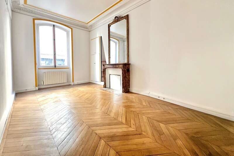 Appartement à PARIS-8E