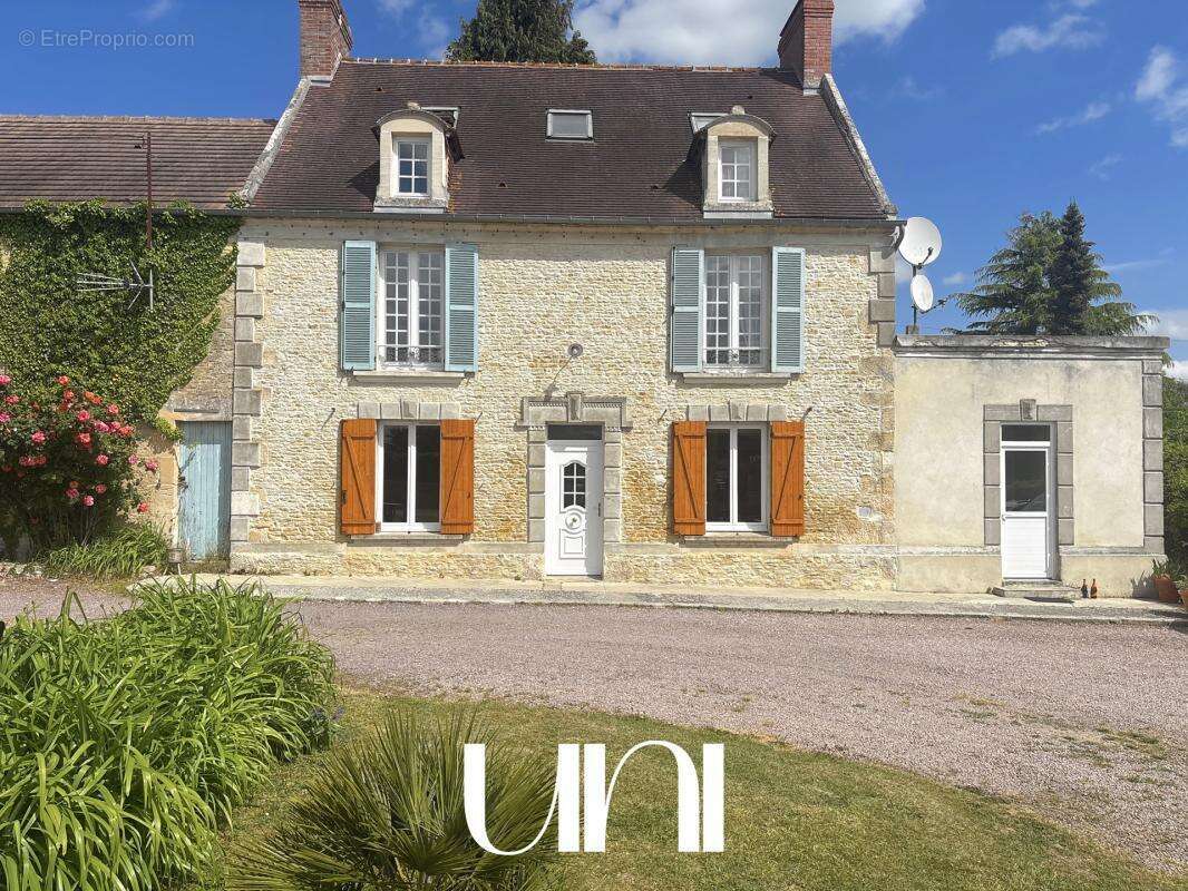 Maison à ARGENCES