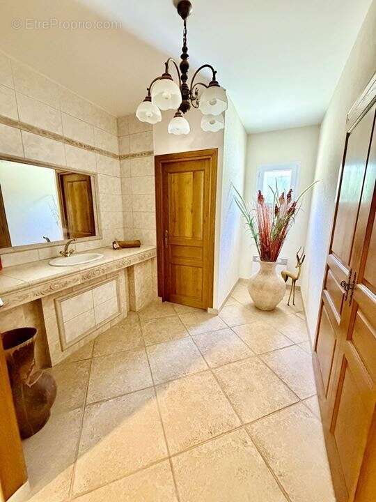 Maison 315 m² à Soulac-Sur-Mer  - photo 4