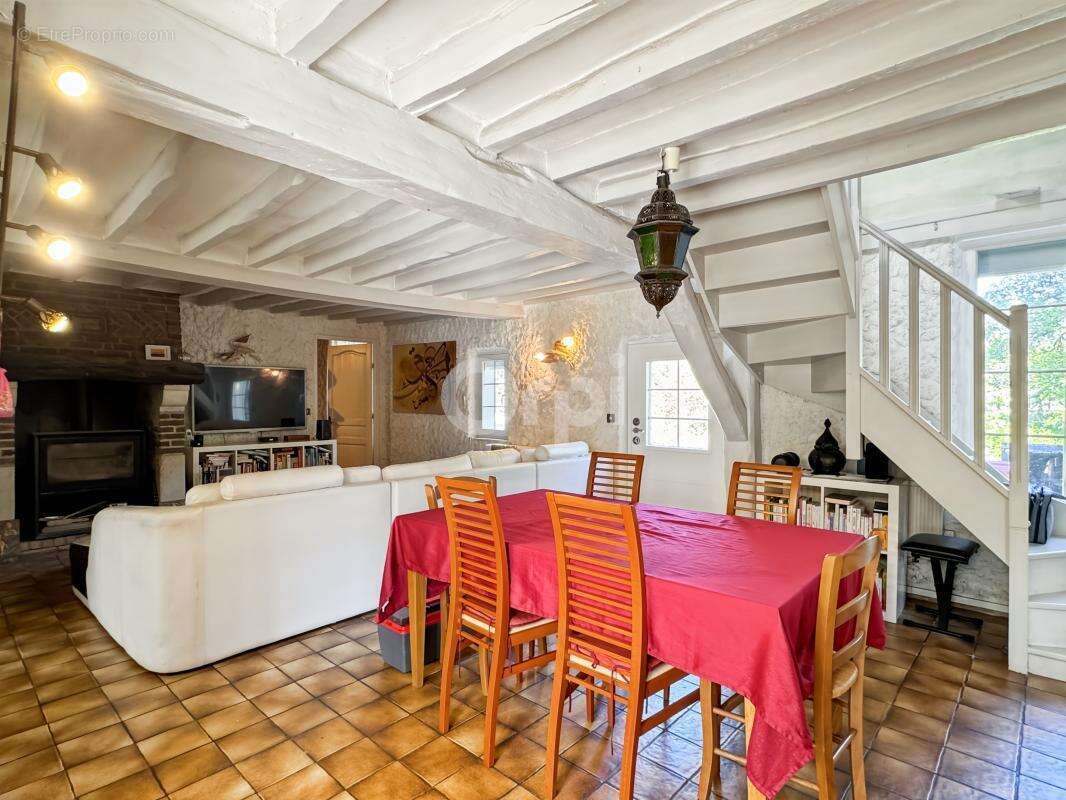 Maison à SYLVAINS-LES-MOULINS