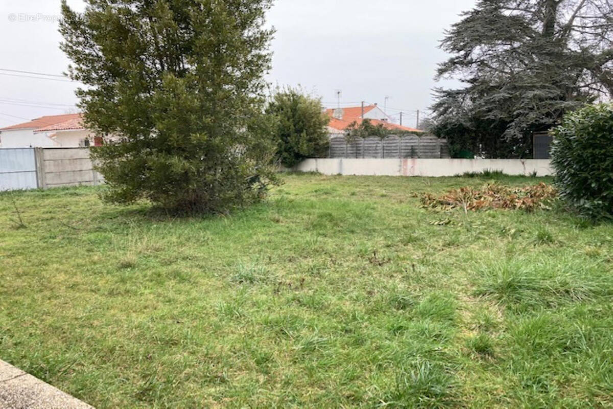 Terrain à SAINT-GEORGES-DE-DIDONNE