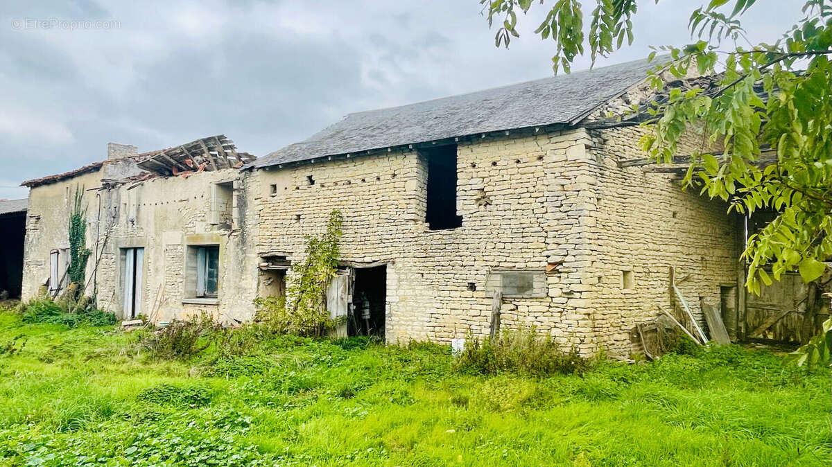 Maison à VOUZAILLES