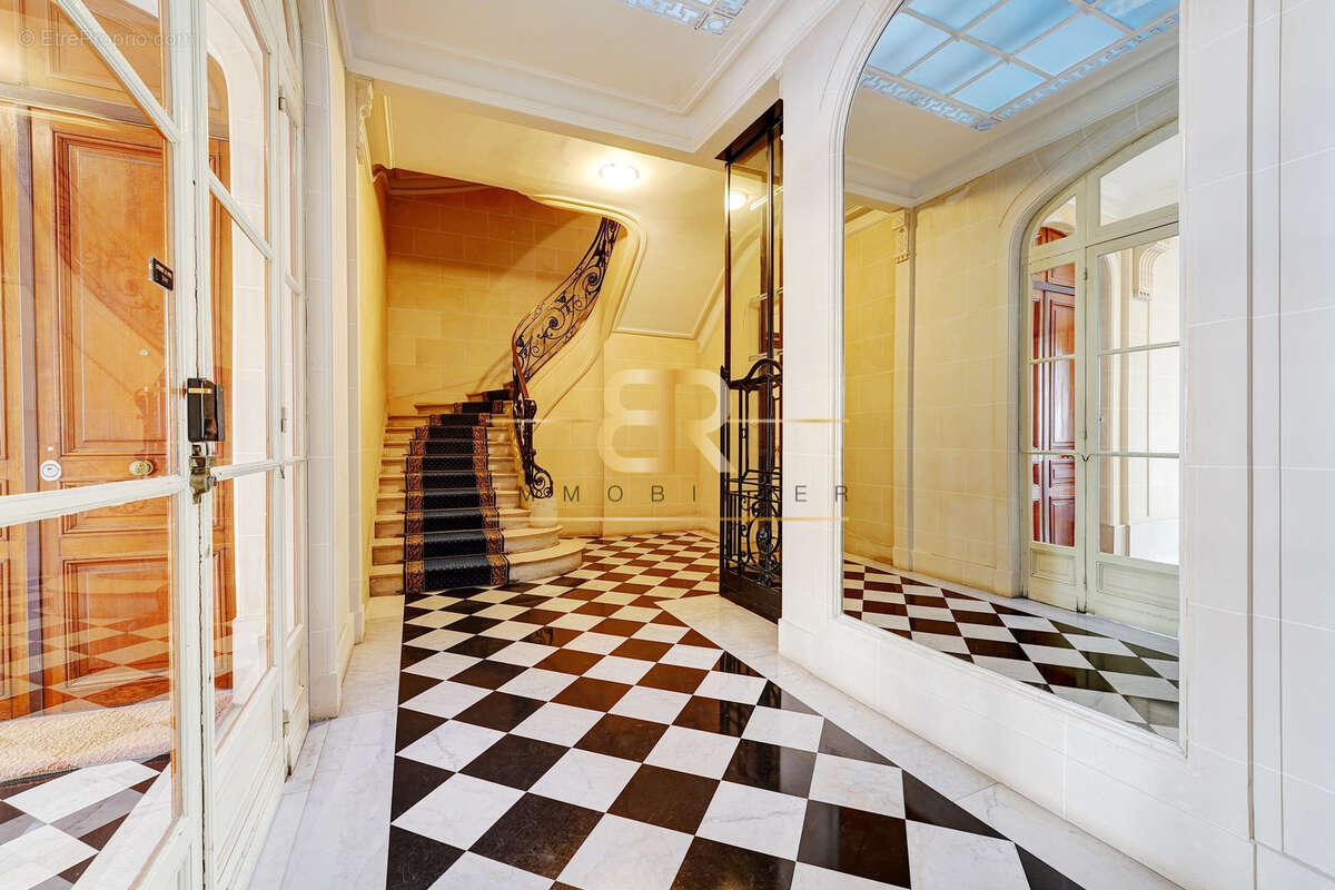 Appartement à PARIS-7E