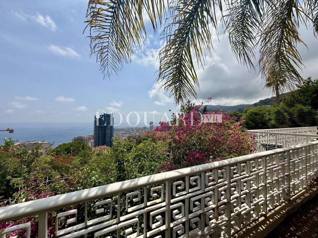 Dans un domaine privé et sécurisé, à vendre villa de prestige avec vue panoramique sur la Principauté de Monaco - photo 11