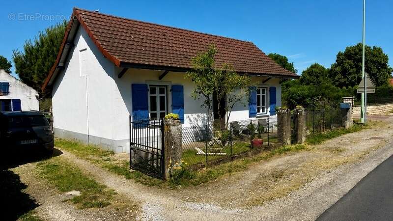 Maison à CHARETTE-VARENNES