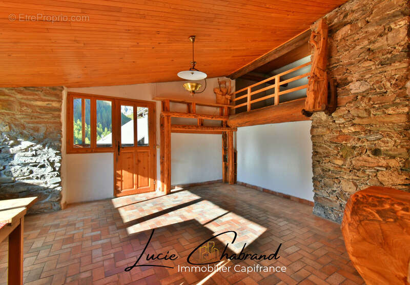 Maison à SAINT-VERAN