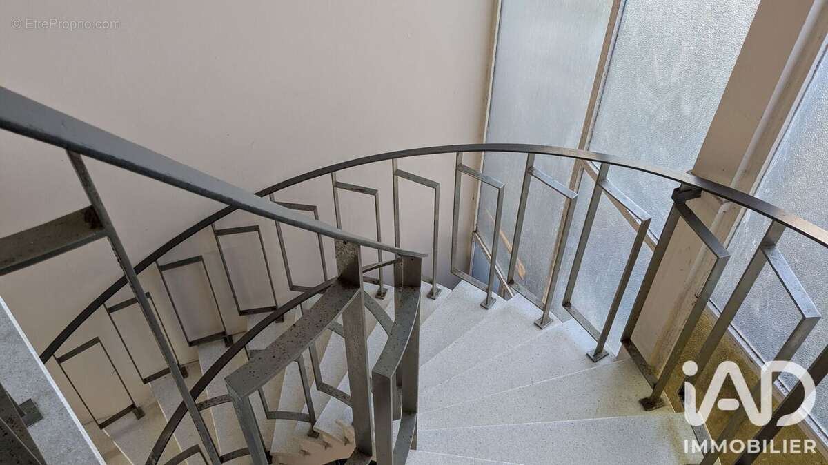 Appartement 289 m² à Saint-Seurin-Sur-L'isle  - photo 3