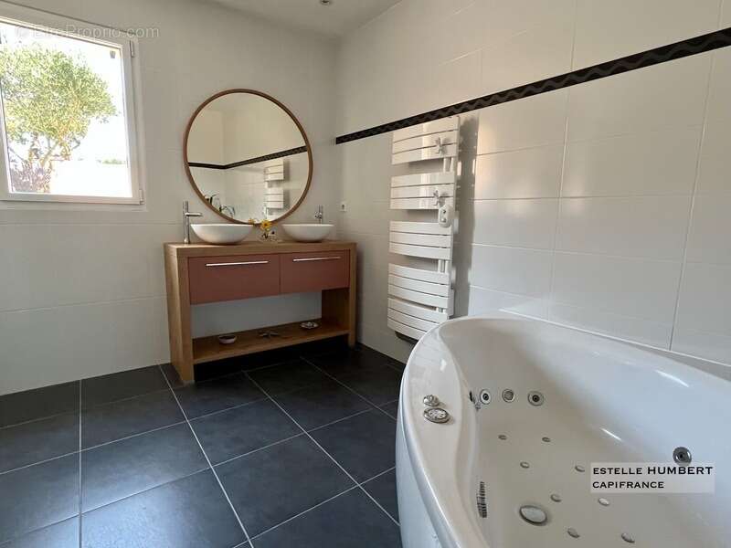 Maison à FONTENAY-LE-COMTE