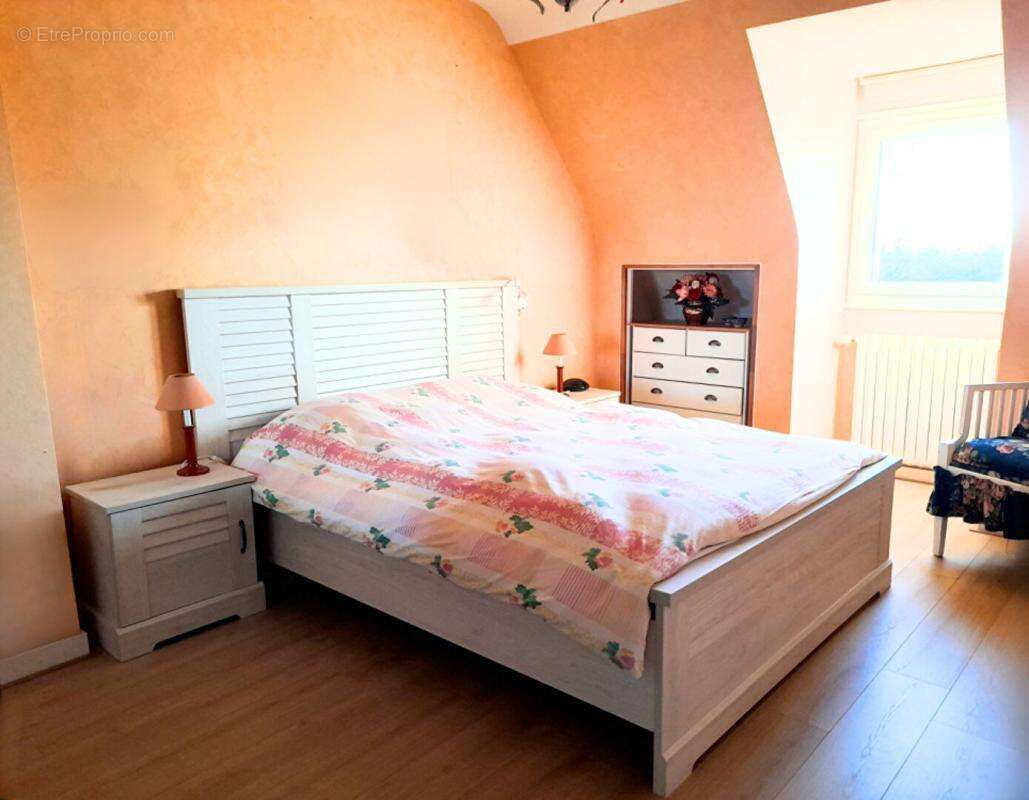Maison rénovée 130 m² + 46 m² de dépendances, 4 chambres, Jardin, Garage & atelier - photo 8