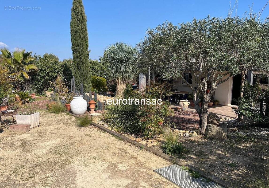 Maison à COURNONSEC