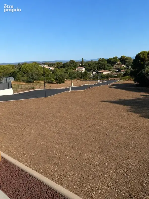 Terrain 751 m² à Roquebrune-Sur-Argens  - photo 1