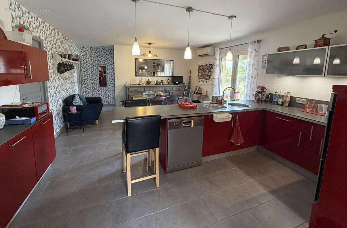 Maison de plain-pied avec piscine sur 3,65 hectares de terrain clos et arboré - photo 3
