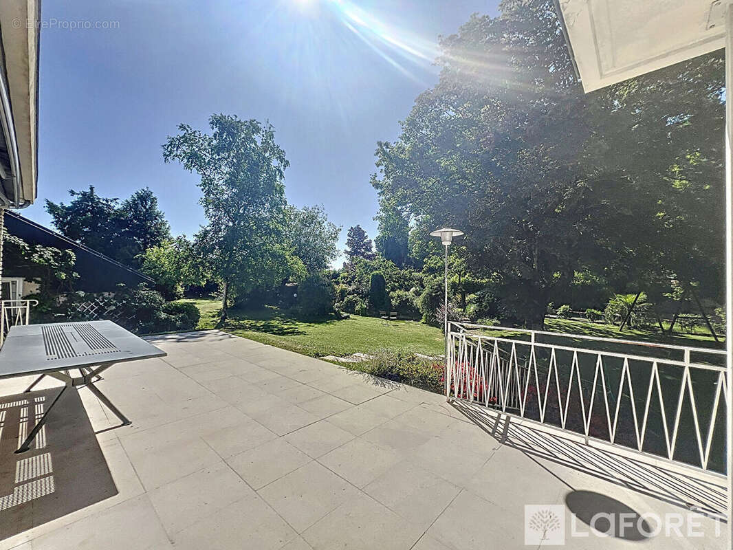 Maison à SAINT-MACAIRE-EN-MAUGES