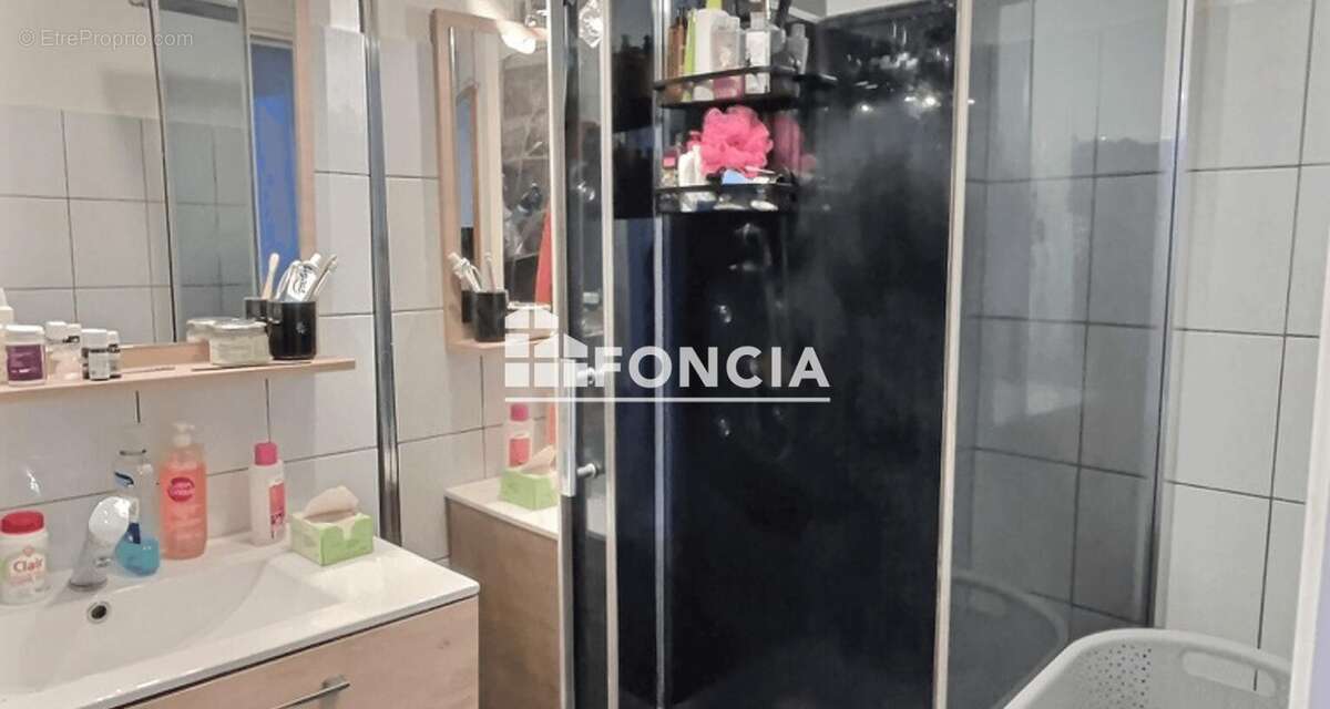 Appartement à LE CHAMBON-FEUGEROLLES