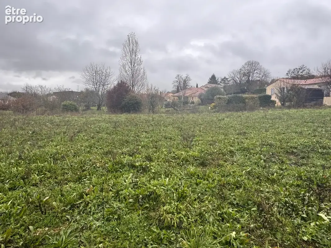 Terrain à AGONAC