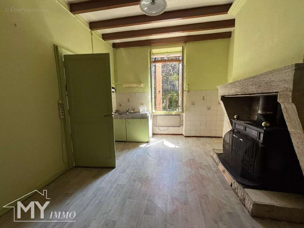 PUISSEGUIN : Maison en pierre avec jardin et dépendances. - photo 3