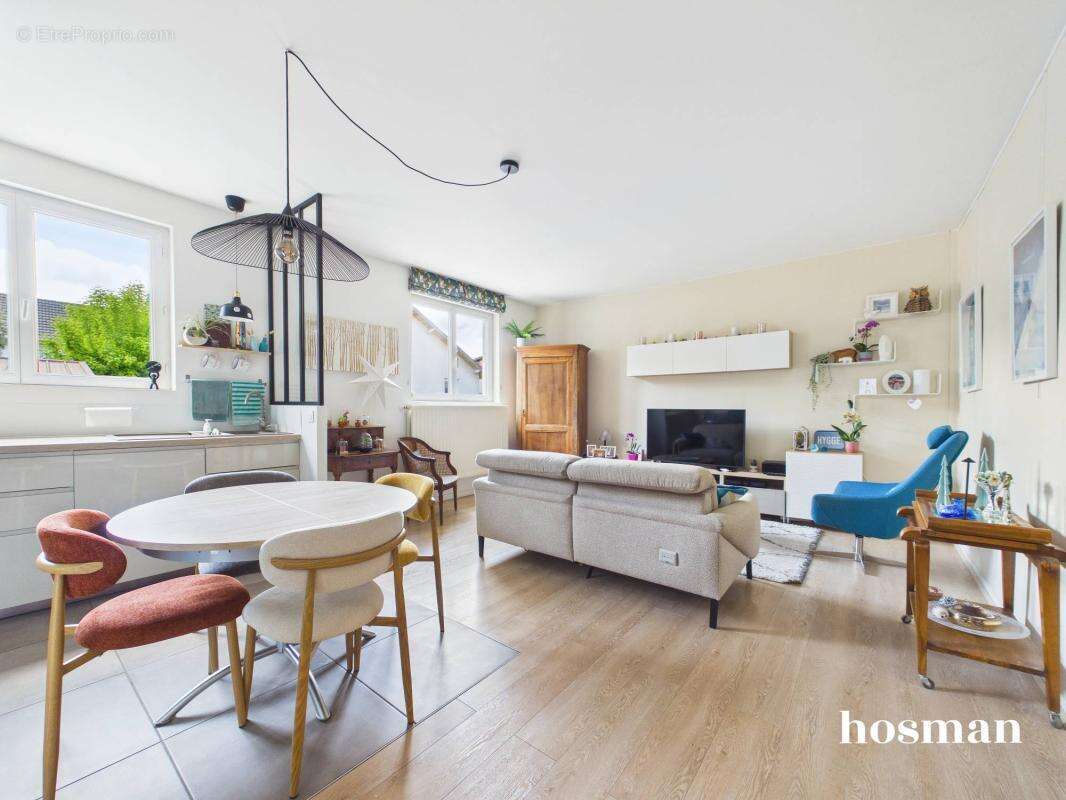 L'esprit Maison de Ville : Type 4 de 92 m² au charme atypique – À fontaines sur saone ( limite sathonay-camp) - photo 2