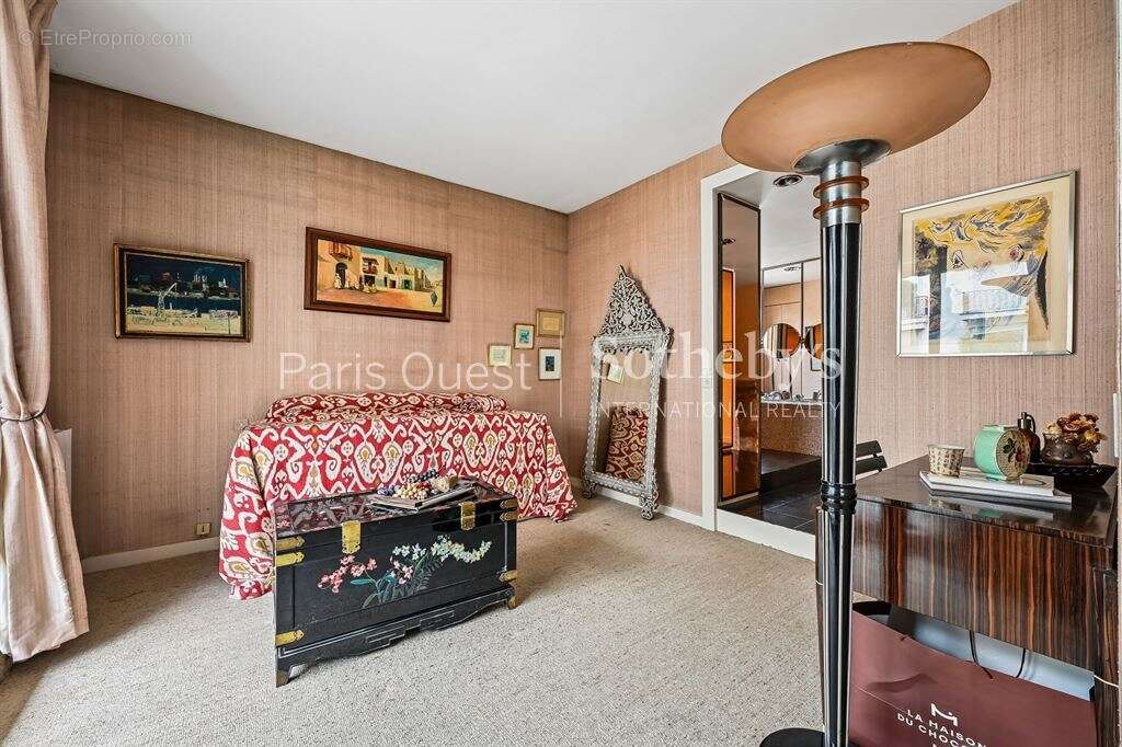Appartement à NEUILLY-SUR-SEINE