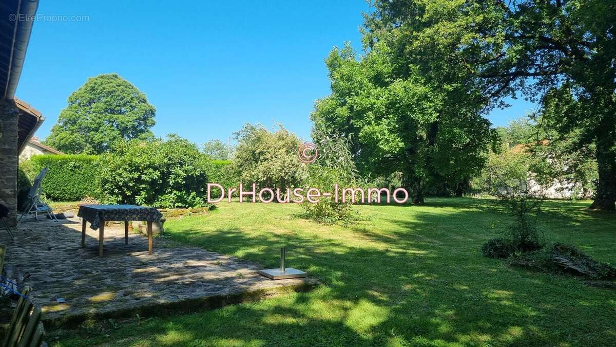 Maison à SAINT-SAUD-LACOUSSIERE