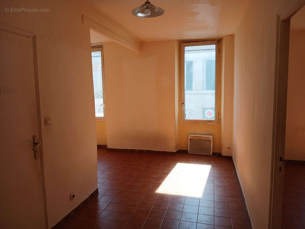 Appartement à MARSEILLE-3E