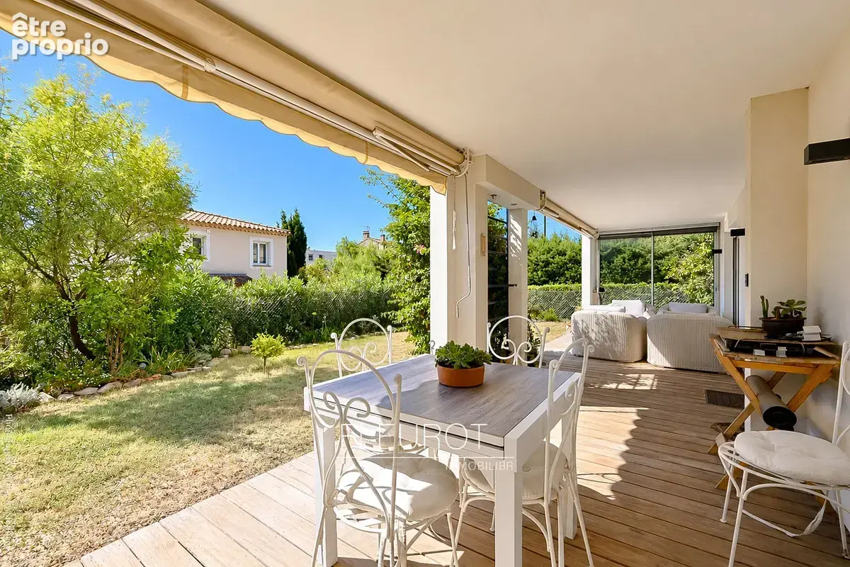 Appartement 3 pièces 67 m² à vendre à La Ciotat (13600) - photo 2