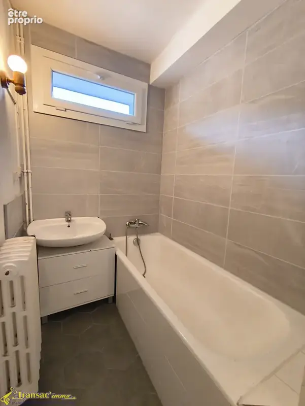 Haut de Thiers, appartement type F3 de 52m2 au RDC avec balcon et une cave. - photo 6