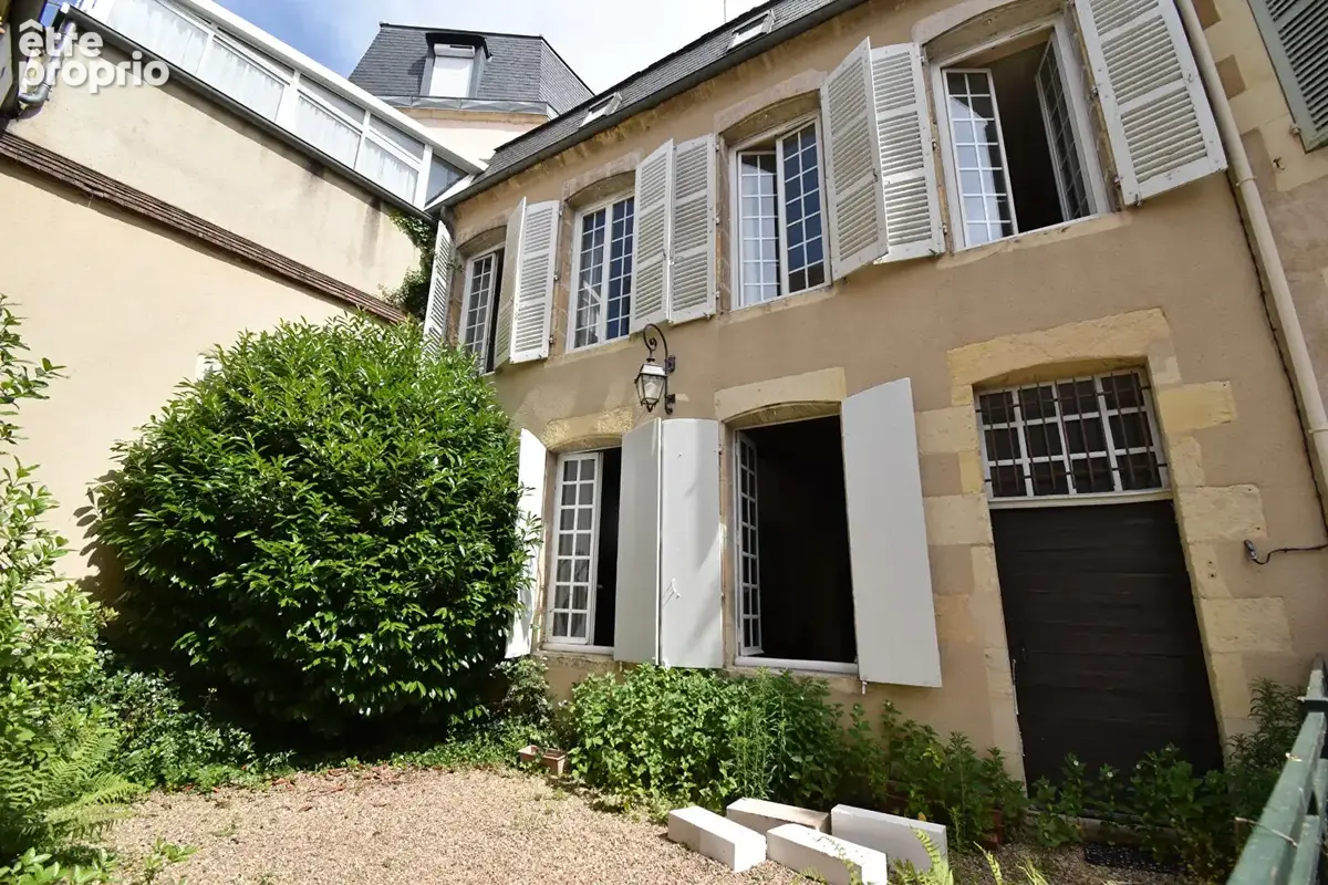 Nevers Centre  - Appartement de caractère /triplex de 148 m2 - 4 chambres- jardinet - photo 2