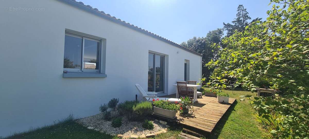 Maison à CHAMPAGNE-LES-MARAIS