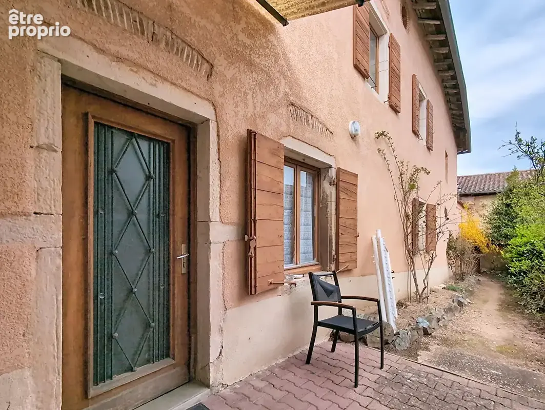 Photo Maison à Saint-Etienne-Des-Oullieres au prix de 205 000€