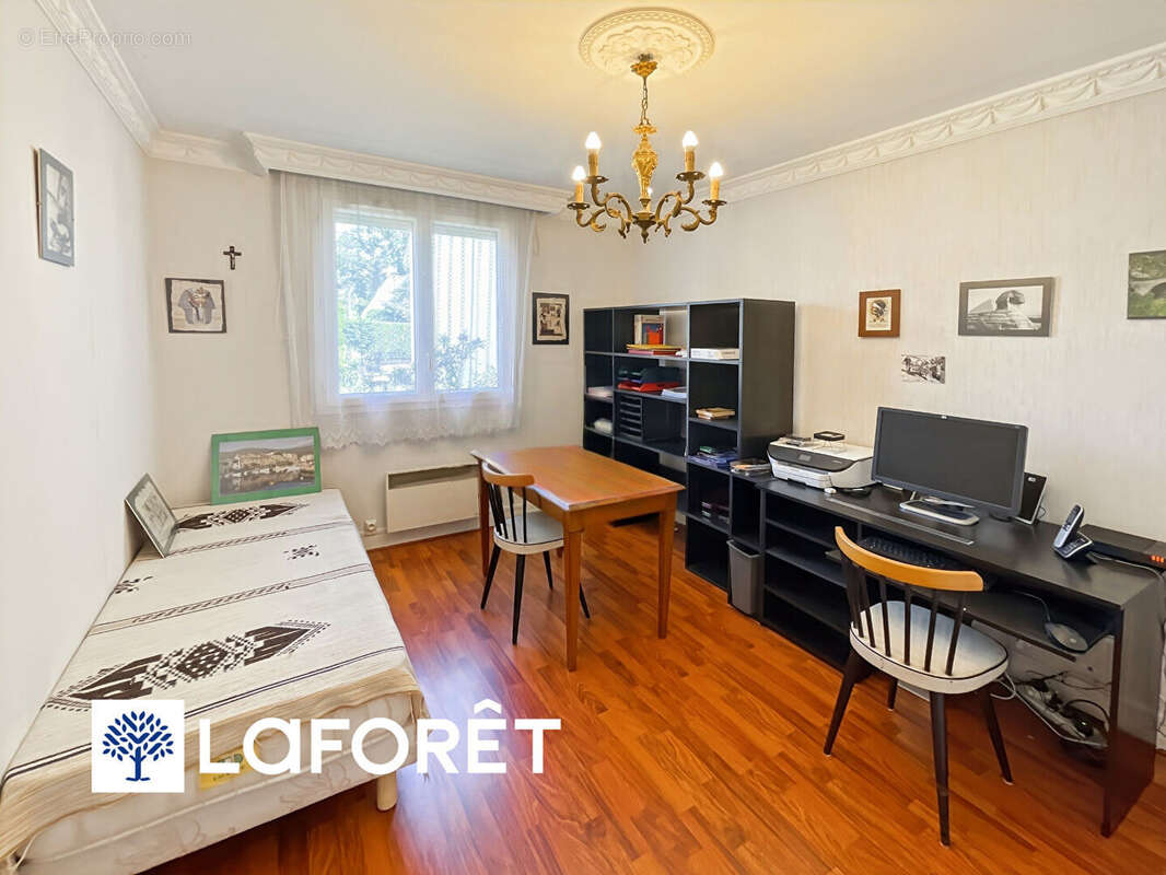 Maison traditionnelle sur sous-sol total de 6 pièces à vendre à Sainte Geneviève des Bois - Réf 13319 - photo 8