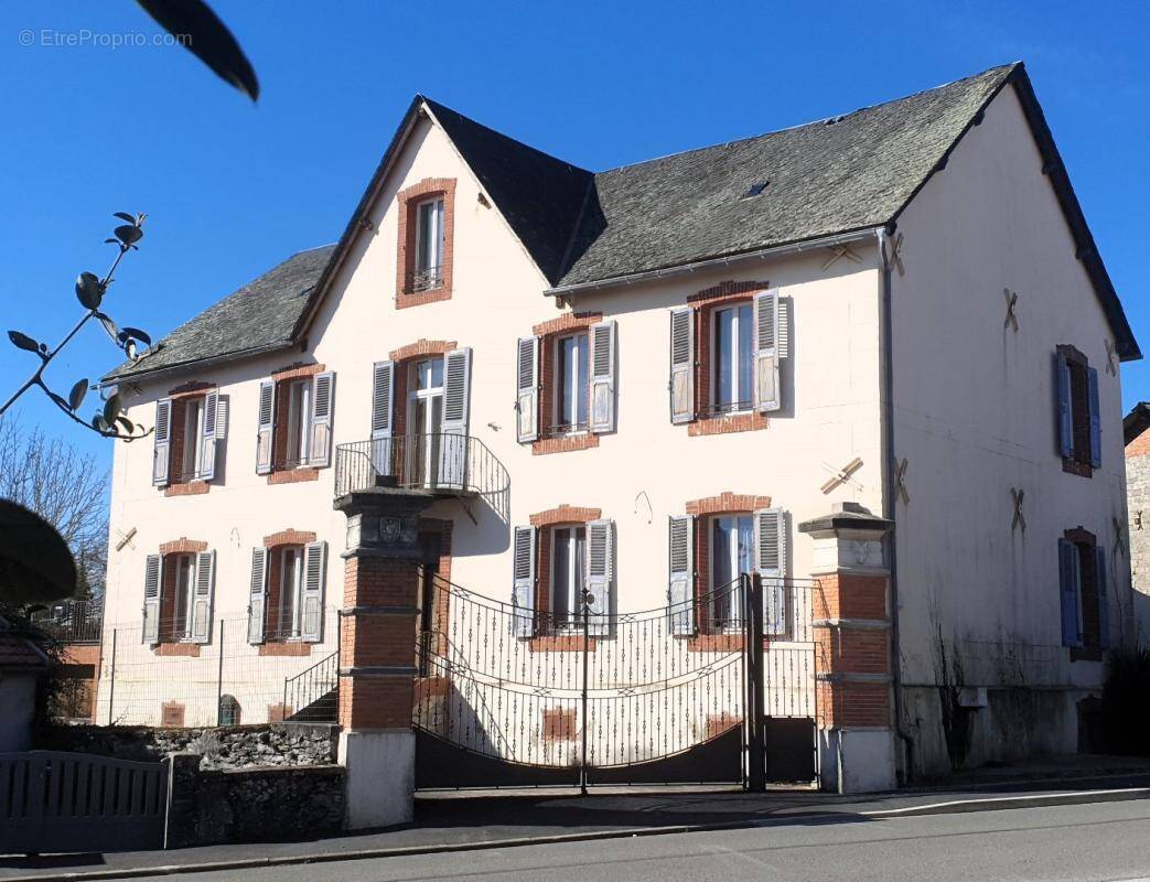 Maison à LA SALVETAT-PEYRALES