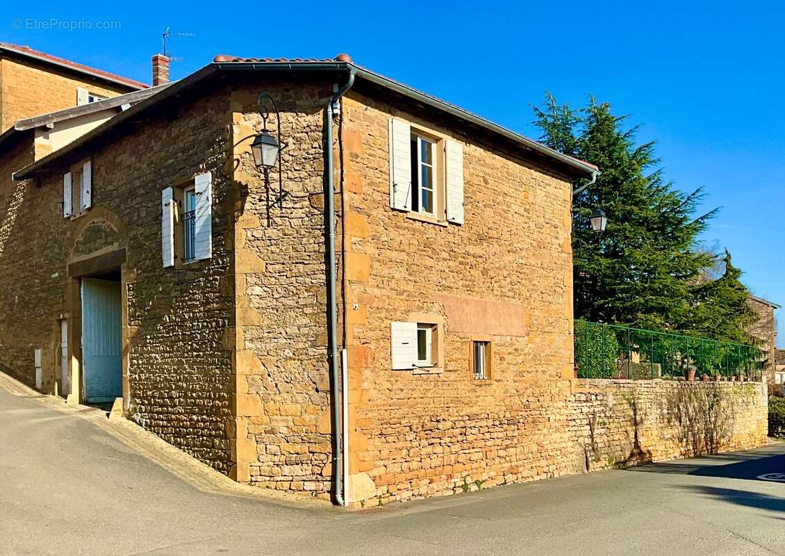Maison de village en Pierres Dorées - 4 chambres, terrasse, jardin privatif et cave au cœur de Theizé - photo 3