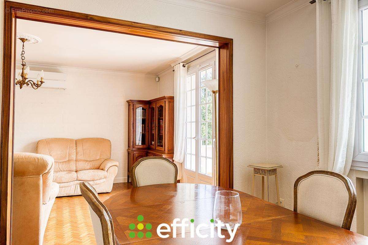 Maison à NIVOLAS-VERMELLE