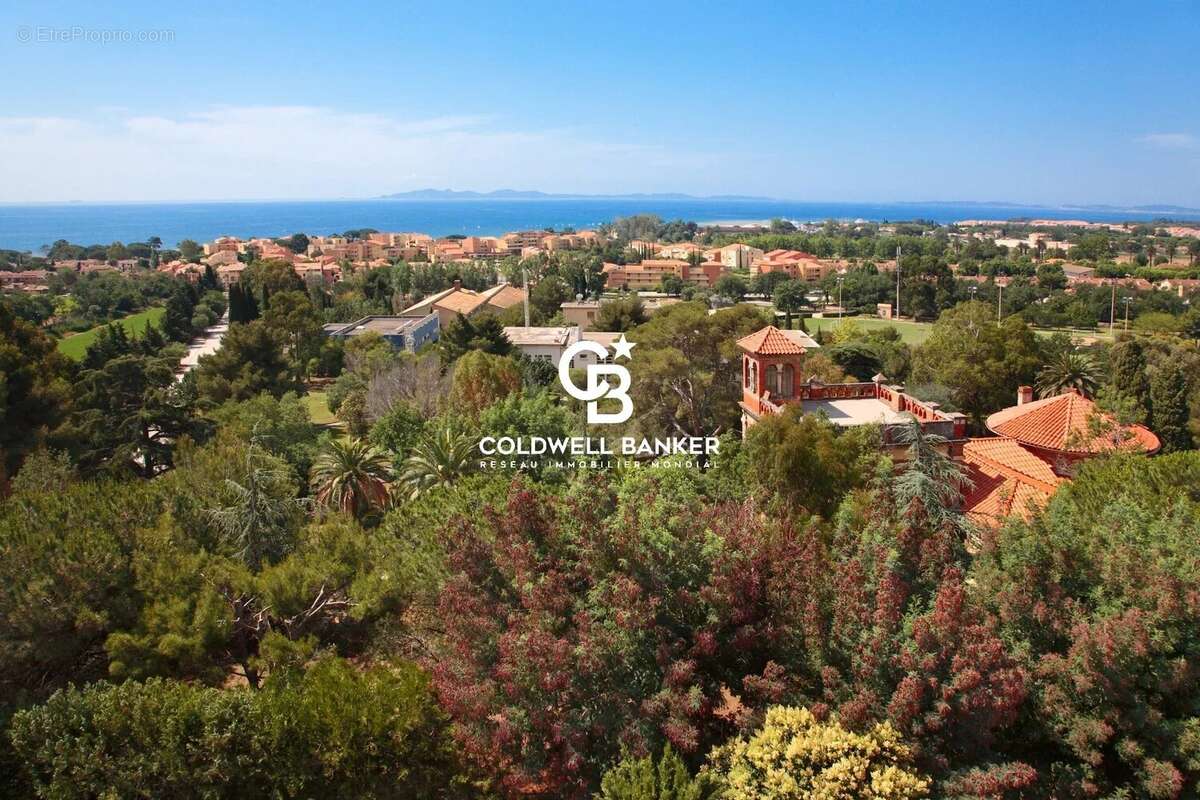 Appartement à LA LONDE-LES-MAURES