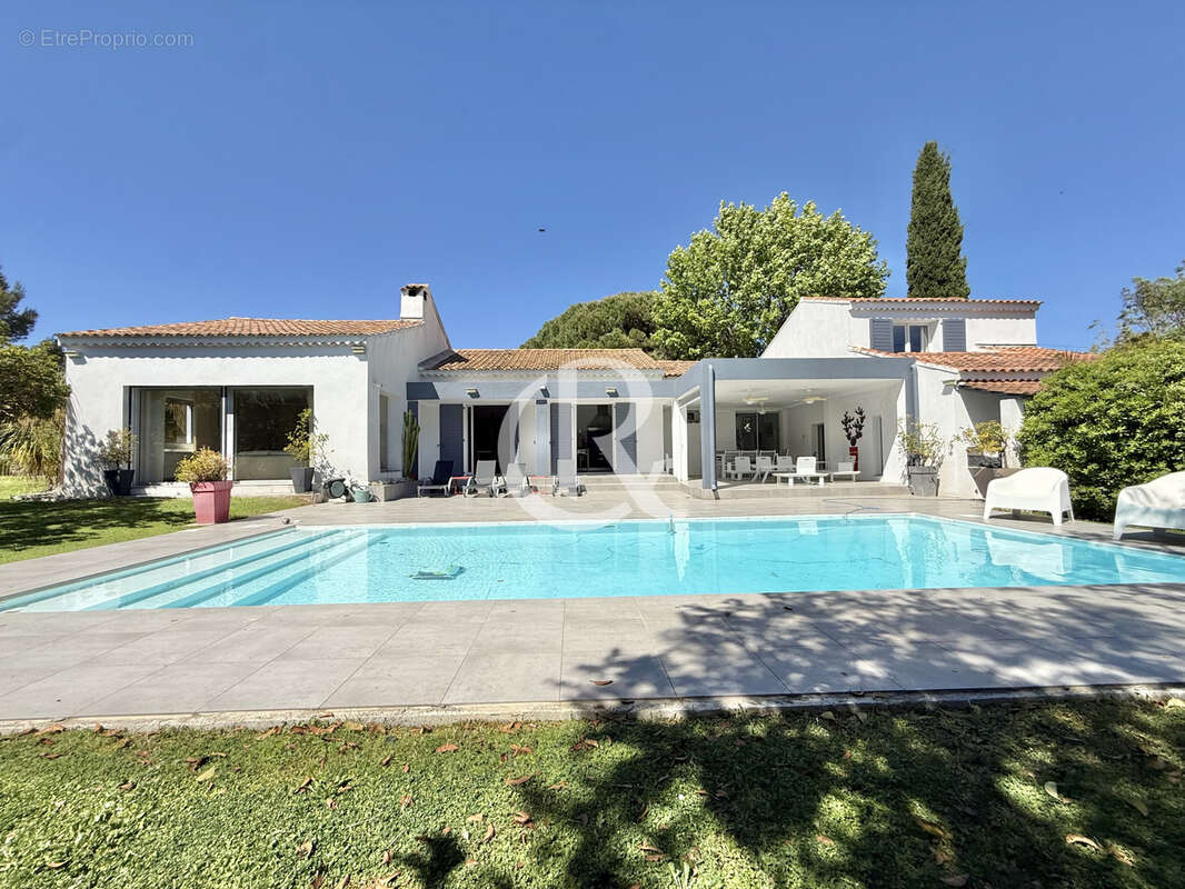 Maison à CARQUEIRANNE