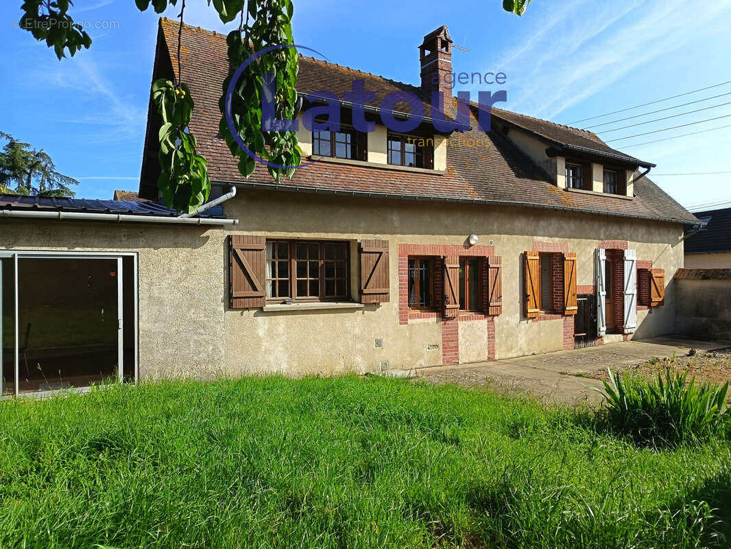 Maison à TREMBLAY-LES-VILLAGES