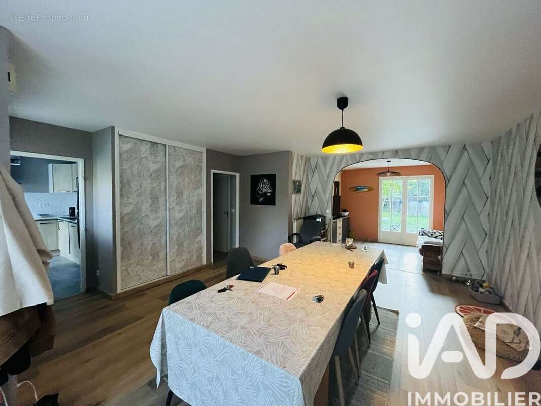 Photo 5 - Maison à SALON