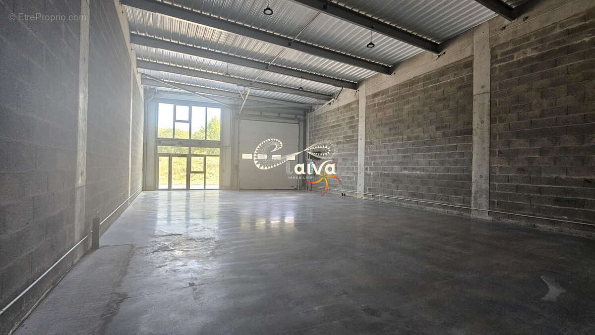 Commerce 178 m² à Miniac-Morvan  - photo 4
