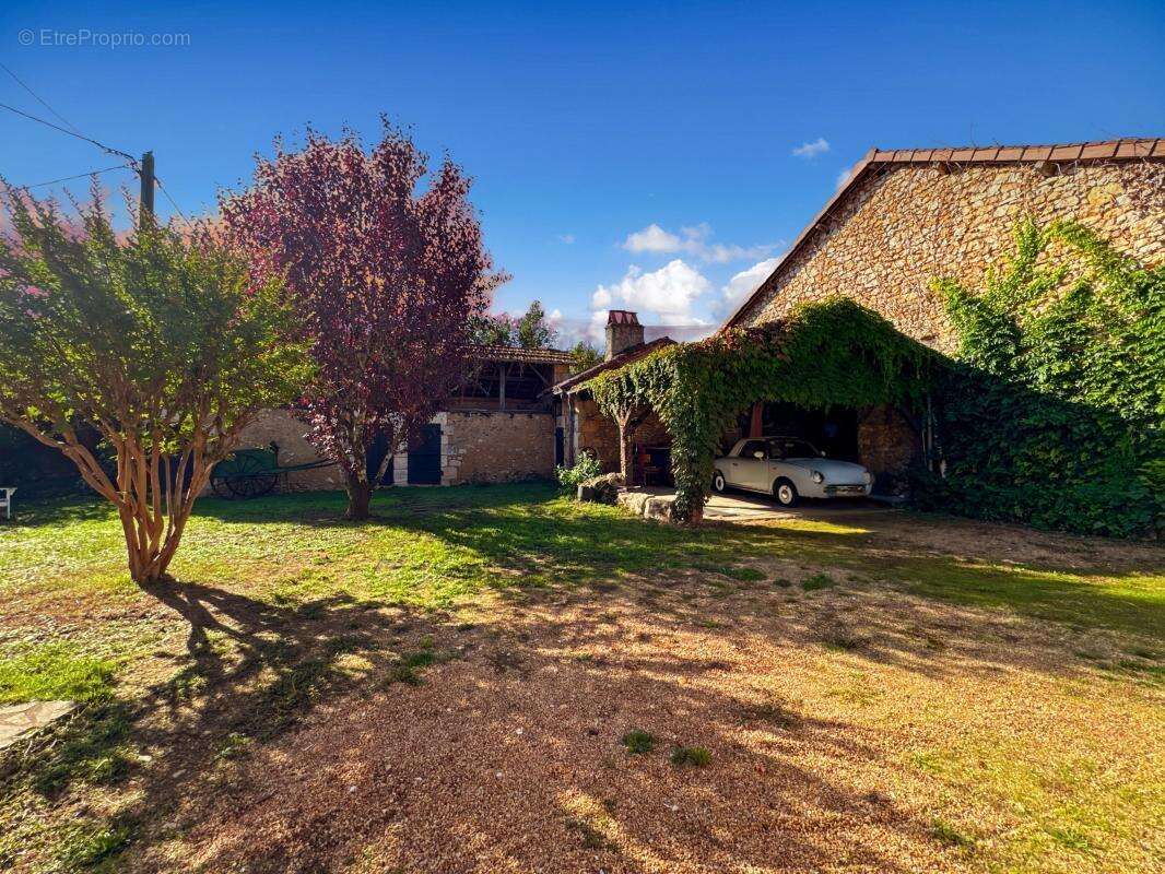 Maison à ANTONNE-ET-TRIGONANT