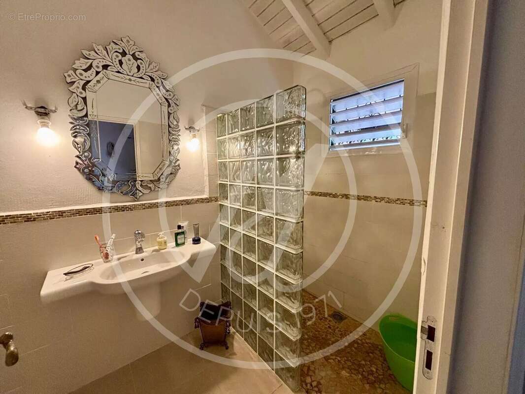 Maison à PETIT-BOURG