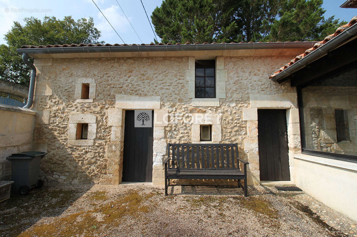 Maison à BOURDEILLES