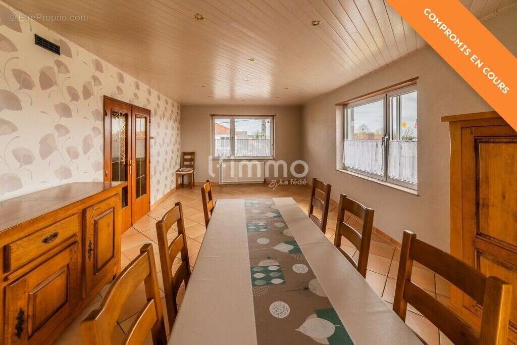 Sous Compromis : Maison Familiale, au cœur d'un dynamique villag - photo 3
