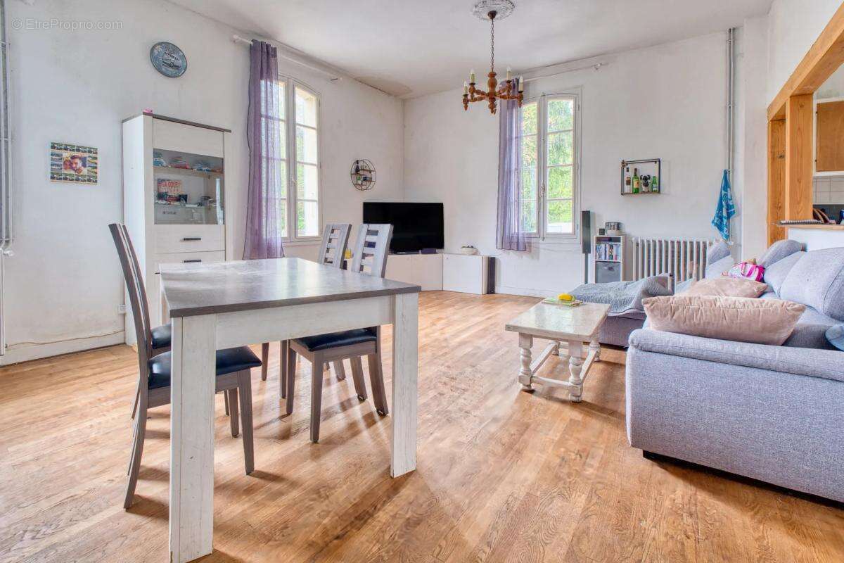 Maison à SAINT-ASTIER