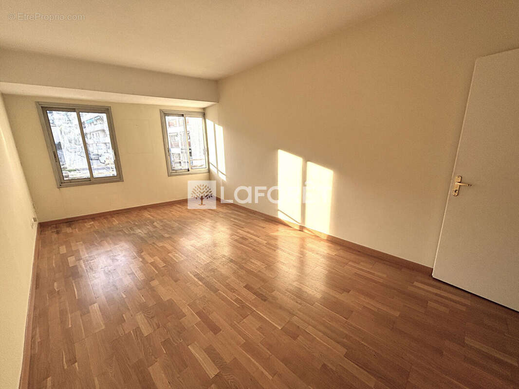 Commerce à SAINT-LAURENT-DU-VAR