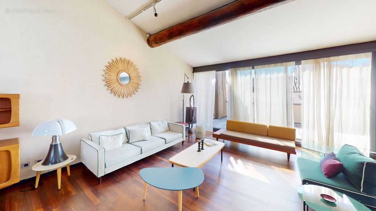 Appartement à MARSEILLE-1E