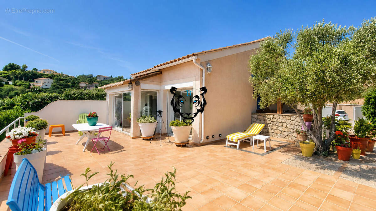 Maison à LES ISSAMBRES