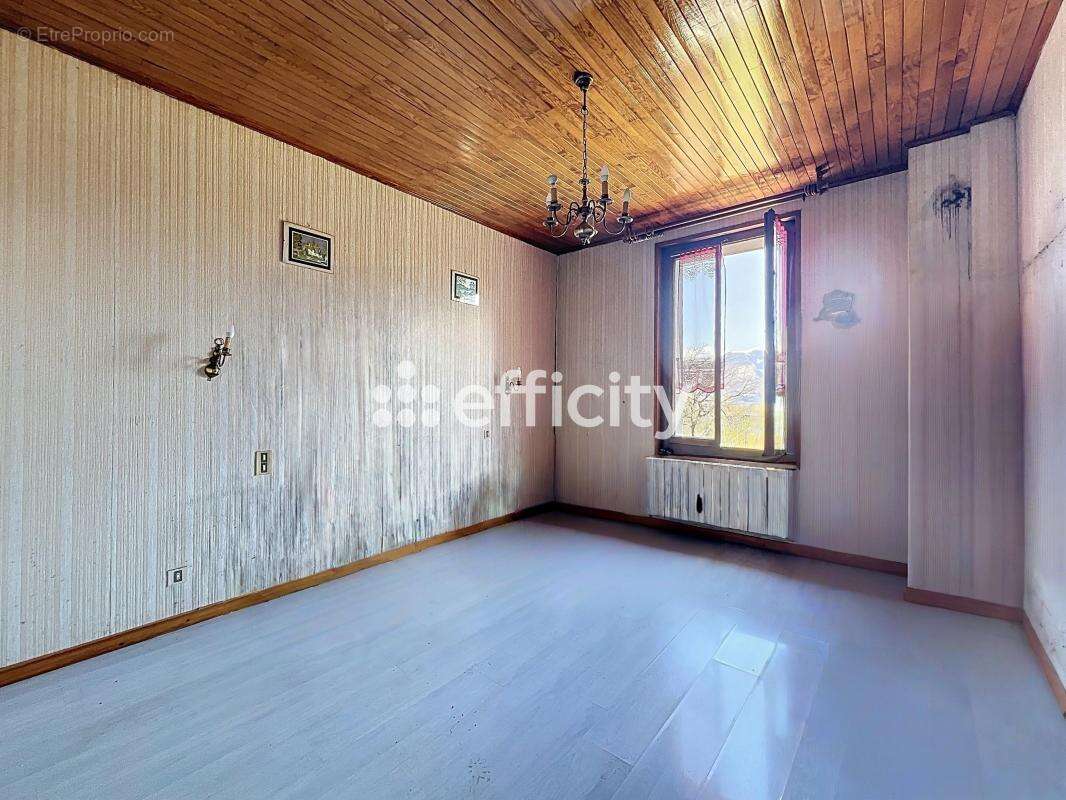 Maison à LA ROCHE-SUR-FORON