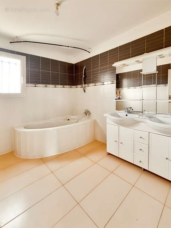 Maison à SAINT-BAUZILLE-DE-PUTOIS